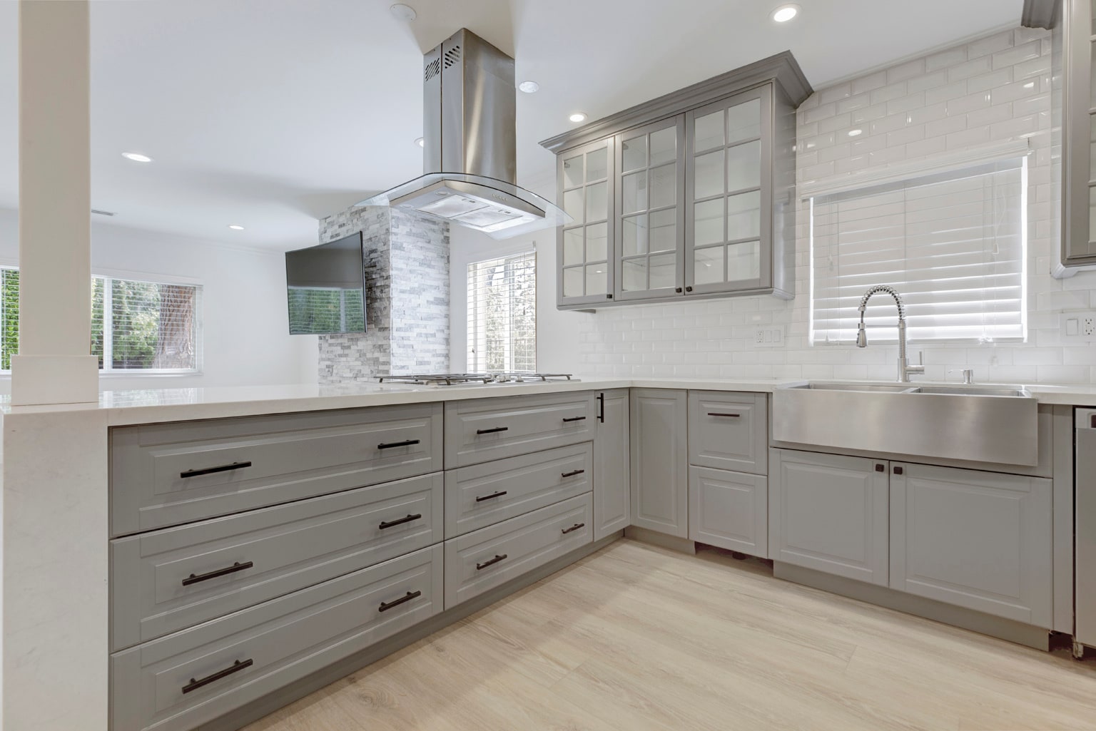 Building Photo - 247 N Oak Ave