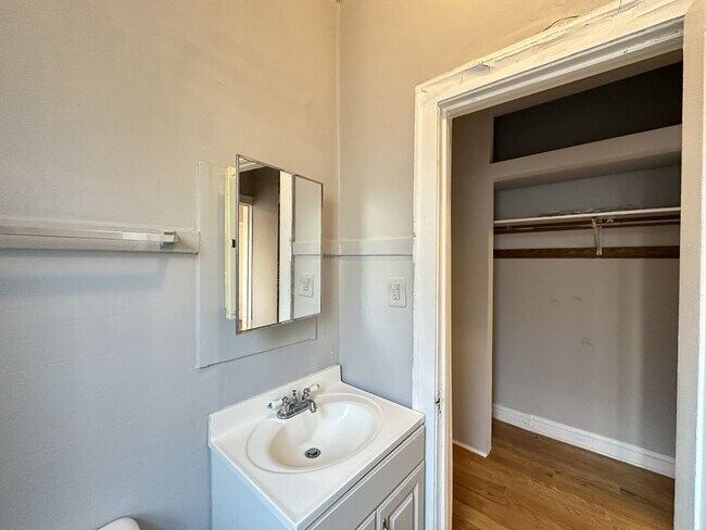 Building Photo - 2832 N Burling