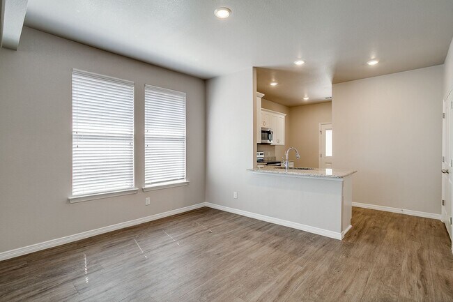 Building Photo - MOVE-IN READY!