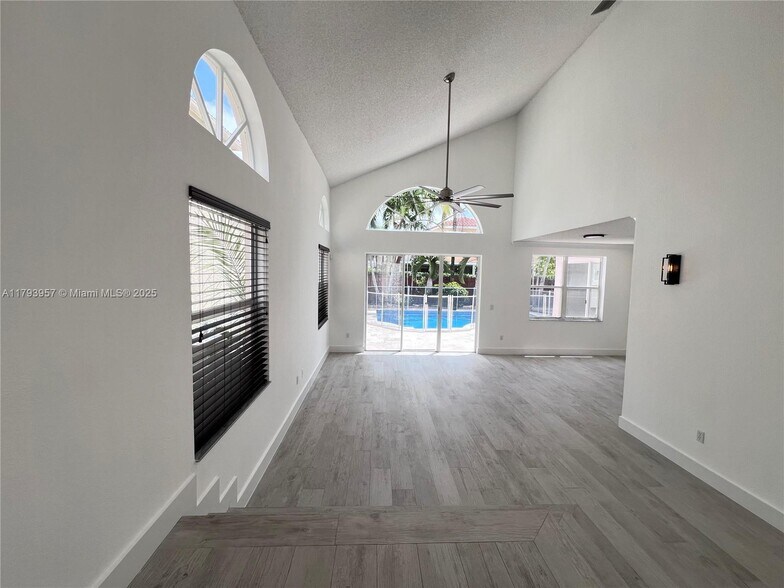 Building Photo - 725 NW 156th Ave