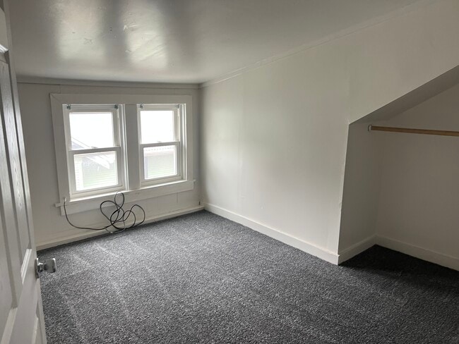 Building Photo - 1023 W Columbia Ter