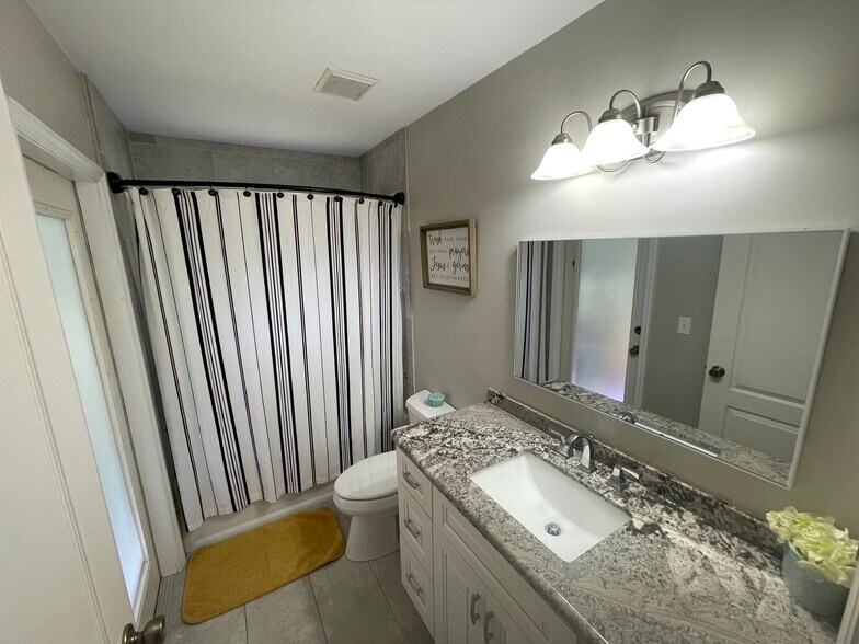 Building Photo - 6746 NW 37th Ter