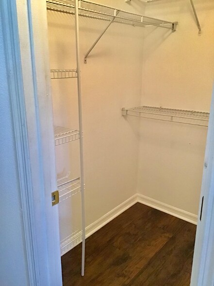 Building Photo - 2606 Sheila Dr