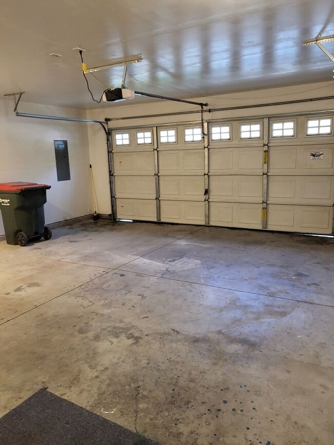 Building Photo - 3097 E Shaver Ct