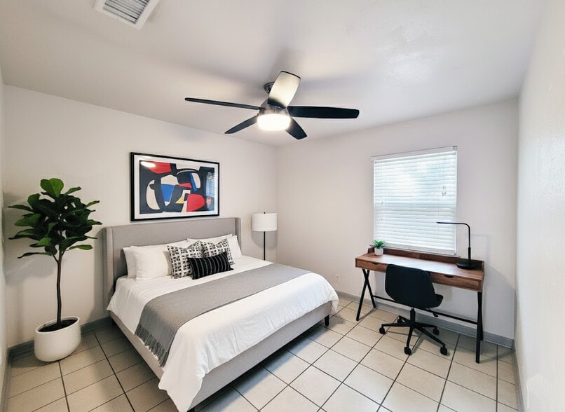 Building Photo - 920 Sirocco Dr