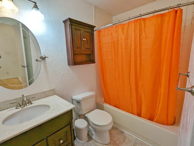 Building Photo - 2BD/1.5BA Twnhse Style Forestedge Condo on...