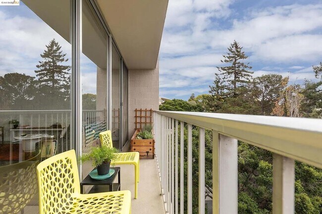 Building Photo - 1 Kelton Ct