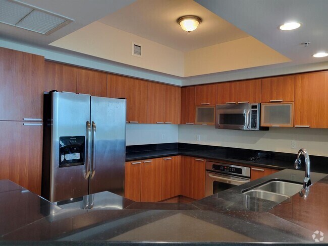 Building Photo - 15051 Royal Oaks Ln