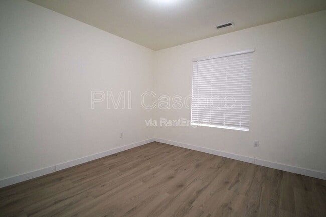 Building Photo - 2510 Mitchell Ave