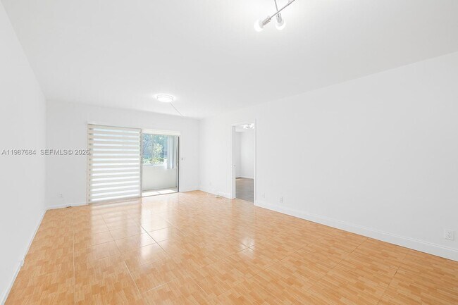 Building Photo - 1351 SW 125th Ave