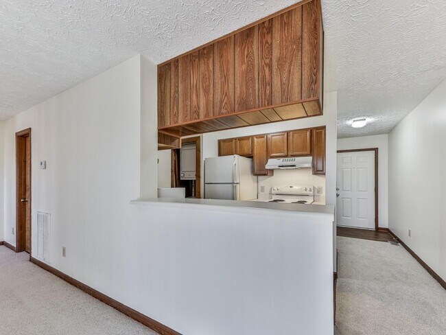 Building Photo - 1101 Fairway Oaks