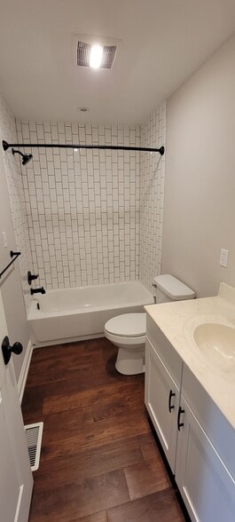 Full Bath - 20 Rujon Dr