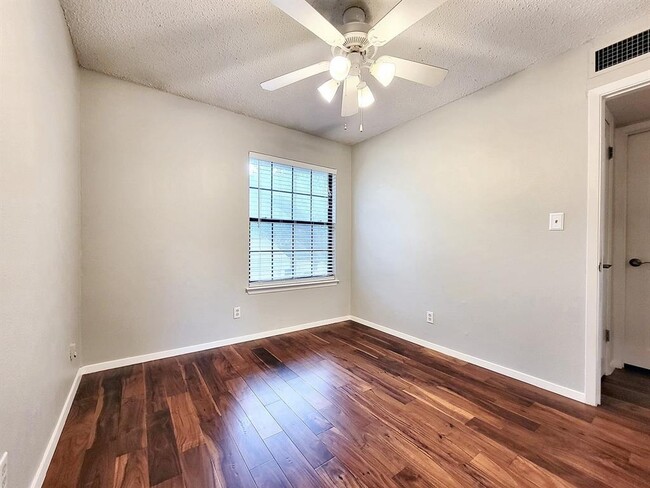 Building Photo - 9503 Quail Village Ln