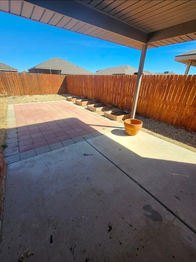 Building Photo - 3 bed 2 bath 2 car garage in Lone Star Trails!