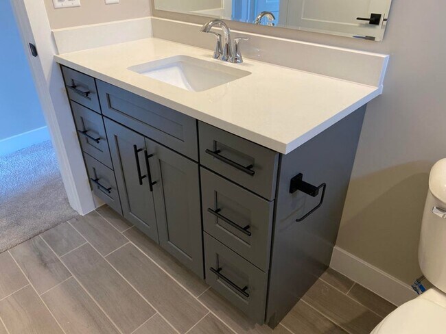 Building Photo - Beautifully Designed 3 Bedroom Townhome Ne...