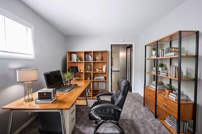 Building Photo - 3748 N Hawthorne Ln