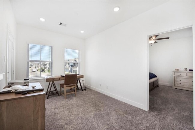 Building Photo - 10062 Rosette Dr