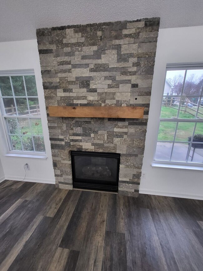 Building Photo - BEAUTIFUL Ranch Home