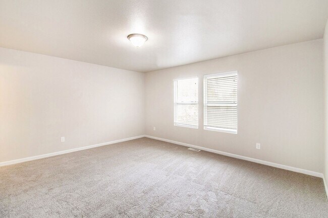 Building Photo - Newer Home near Outstanding Schools!