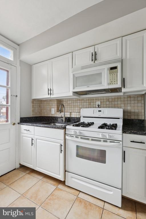 Building Photo - 128 33rd St NE
