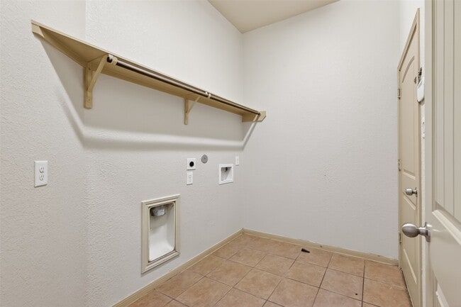 Building Photo - 5950 Carpenters Hollow Court