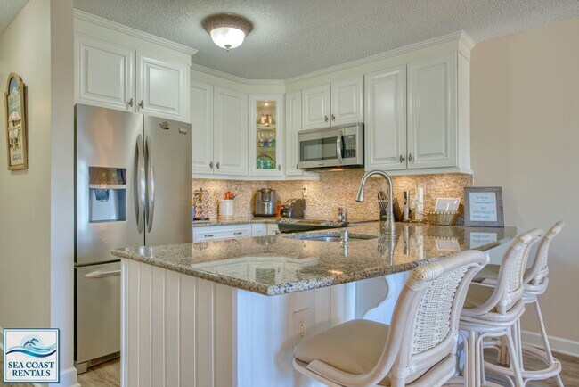 Building Photo - FULLY FURNISHED OFF-SEASON RENTAL AVAILABLE NOW THROUGH MID-MAY