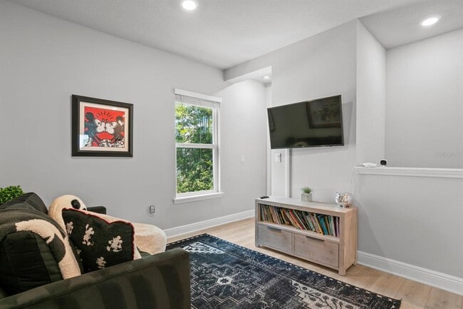 Building Photo - 408 S Matanzas Ave
