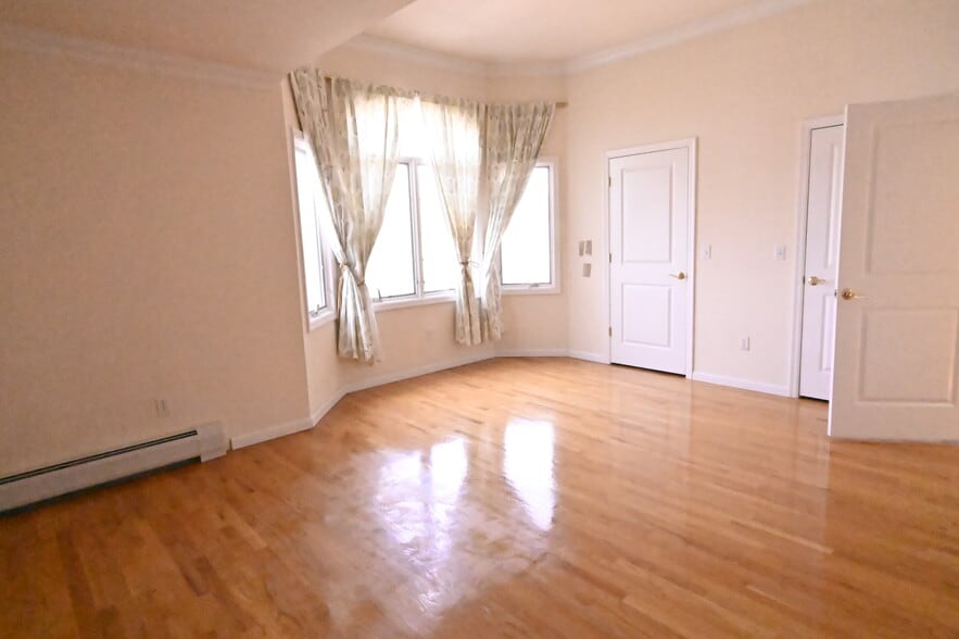 Building Photo - 434B 7th St