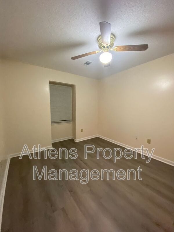 Building Photo - 185 Shoemaker Ct