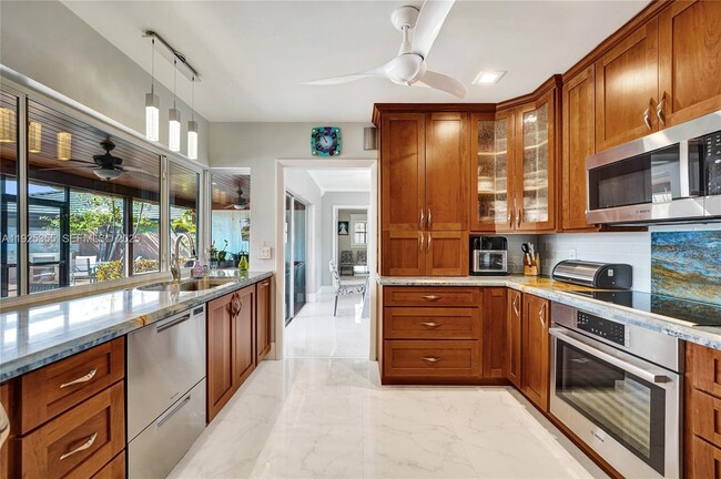 Building Photo - 4060 NE 26th Ave