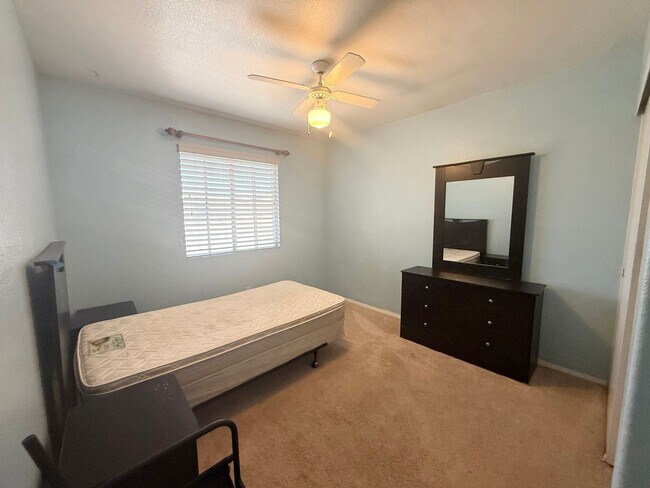 Building Photo - Spacious 4-Bedroom Home with 3-Car Garage in Orchards of Las Vegas