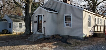 Building Photo - 1711 Sherwood St