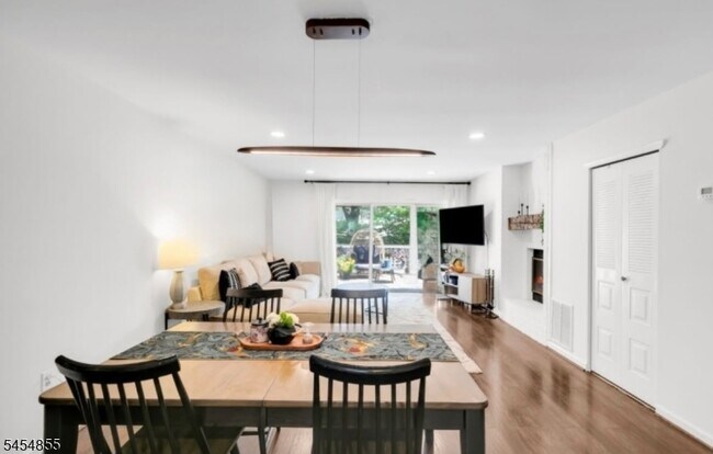 Building Photo - 278 Penns Way