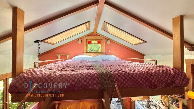 Building Photo - Charming Cabin Cottage Loft with Rustic Wa...