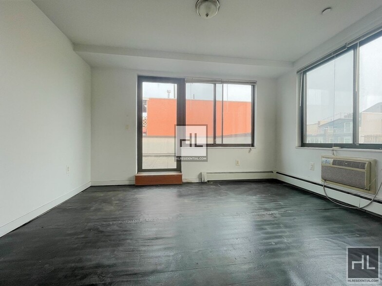 Building Photo - METROPOLITAN AVENUE