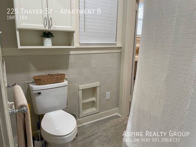 Building Photo - Charming, Furnished, Studio Apartment in C...