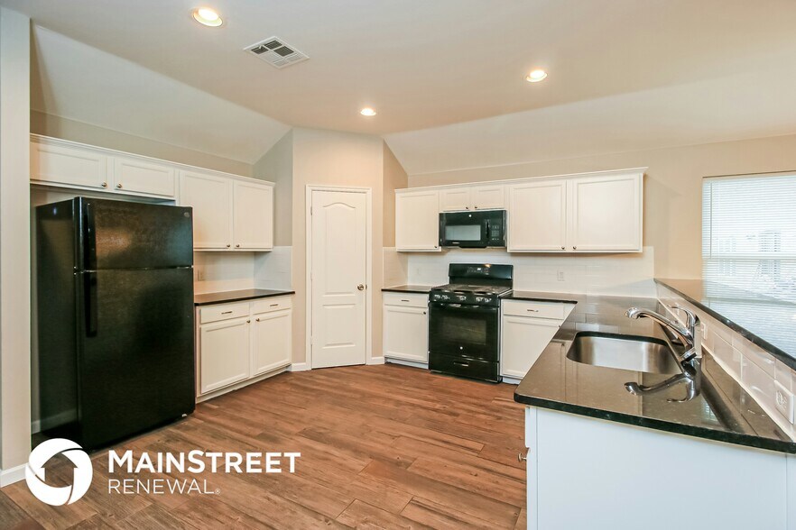 Building Photo - 7108 Meadow Lake Dr