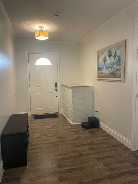 Building Photo - 3115 Marshall Dr