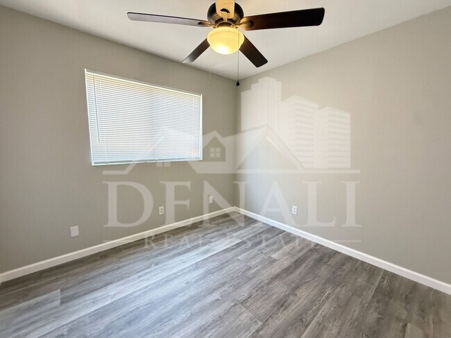 Building Photo - 490 E Bart Dr