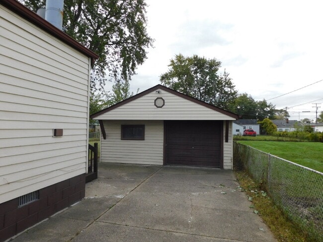 Building Photo - Move In Ready Ranch