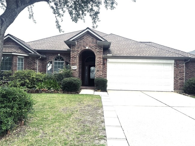Building Photo - 2910 Sandleigh Dr