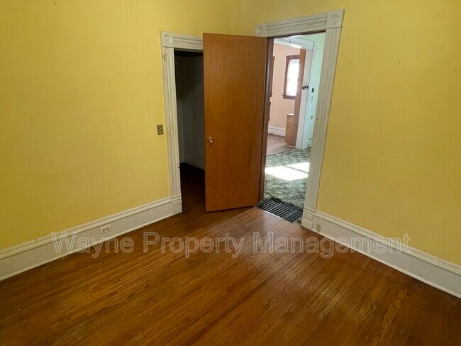 Building Photo - 516 N Cadwell Ave