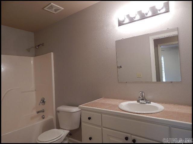 Building Photo - 521 Wisteria Dr