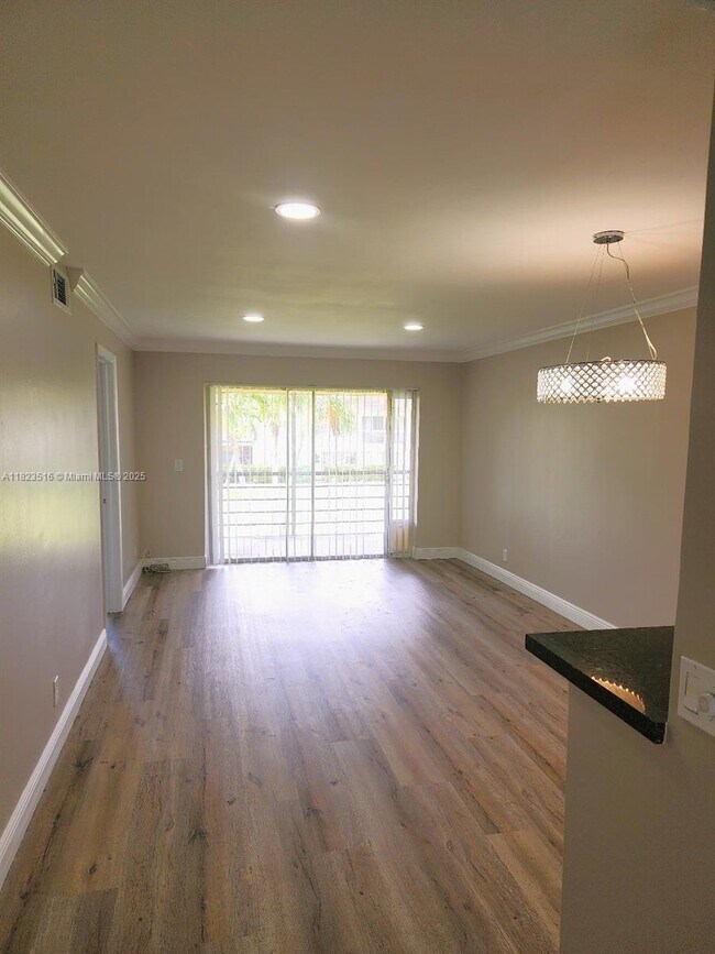 Building Photo - 9855 Sandalfoot Blvd