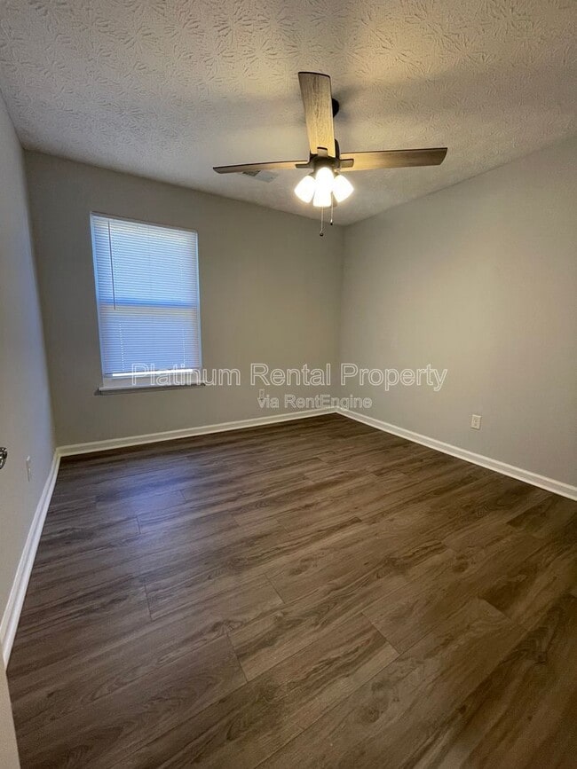 Building Photo - 1630 Creek Crossing SE