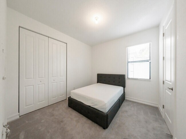 Building Photo - 11843 SW 13th Ct