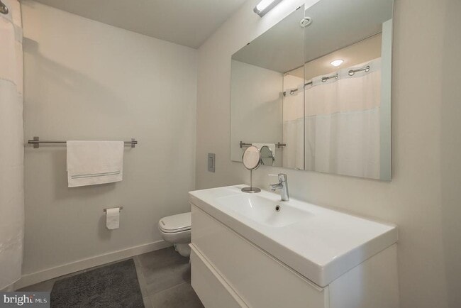 Building Photo - 439 Moyer St