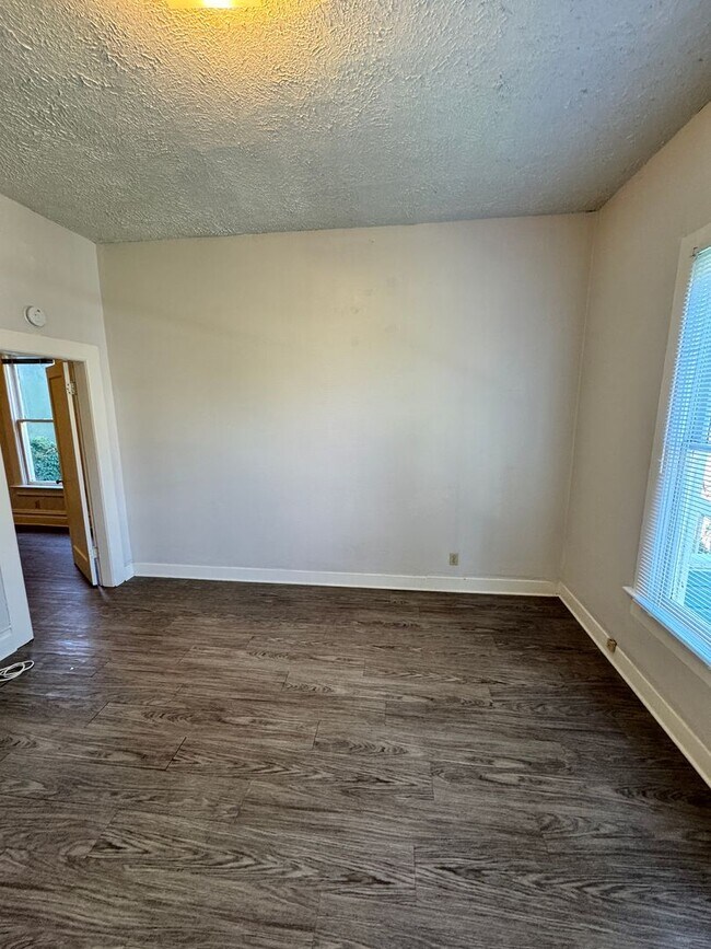 Building Photo - Nehalem Place