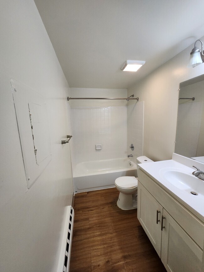 Building Photo - 3801 Ravens Crest Dr