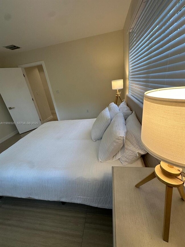 Building Photo - 9464 Abbott Ave